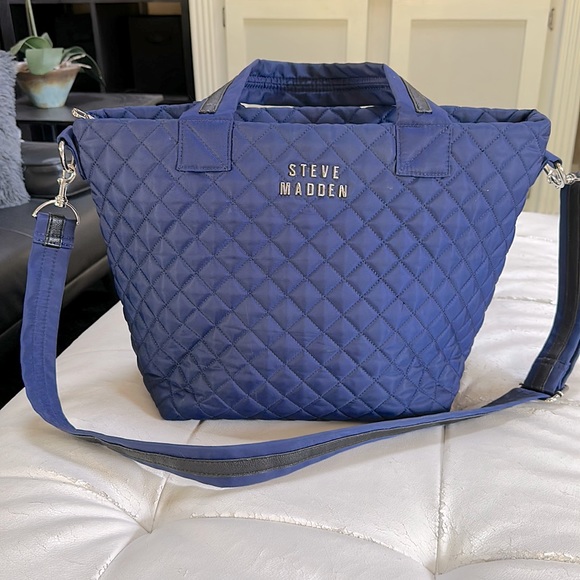 Steve Madden Quilted Design Overnight, Beach, or Diaper Bag - Picture 2 of 5